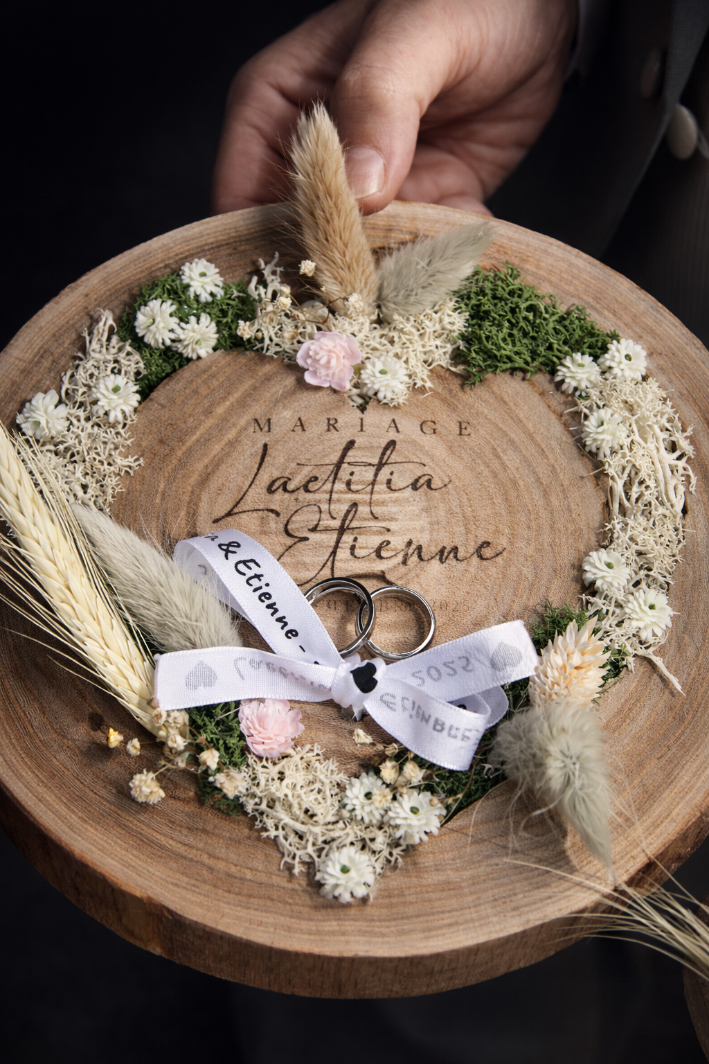 Porte-alliances en bois gravé personnalisé