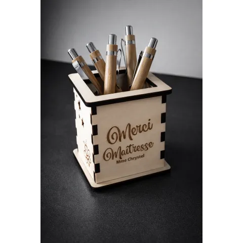 Pot à crayons personnalisé en bois – Cadeau Maîtresse