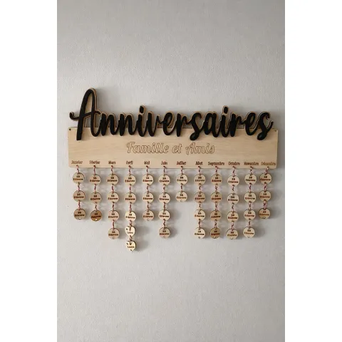 Calendrier d’anniversaires personnalisé en bois