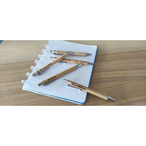 Stylo en bois personnalisé gravé